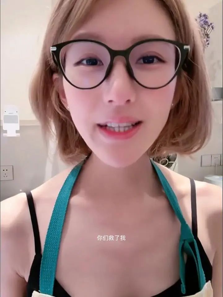 赵露思直播时被提醒煤气没关 感谢网友